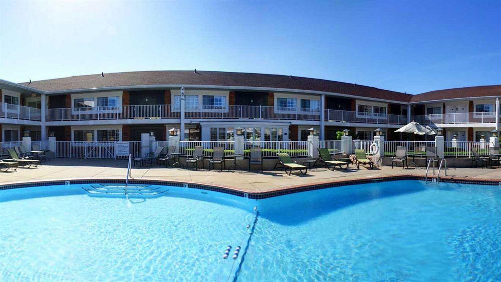 Days Inn & Suites By Wyndham Roseville/Detroit Area Exteriör bild