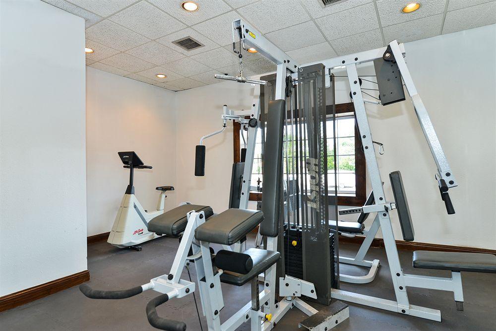 Days Inn & Suites By Wyndham Roseville/Detroit Area Exteriör bild