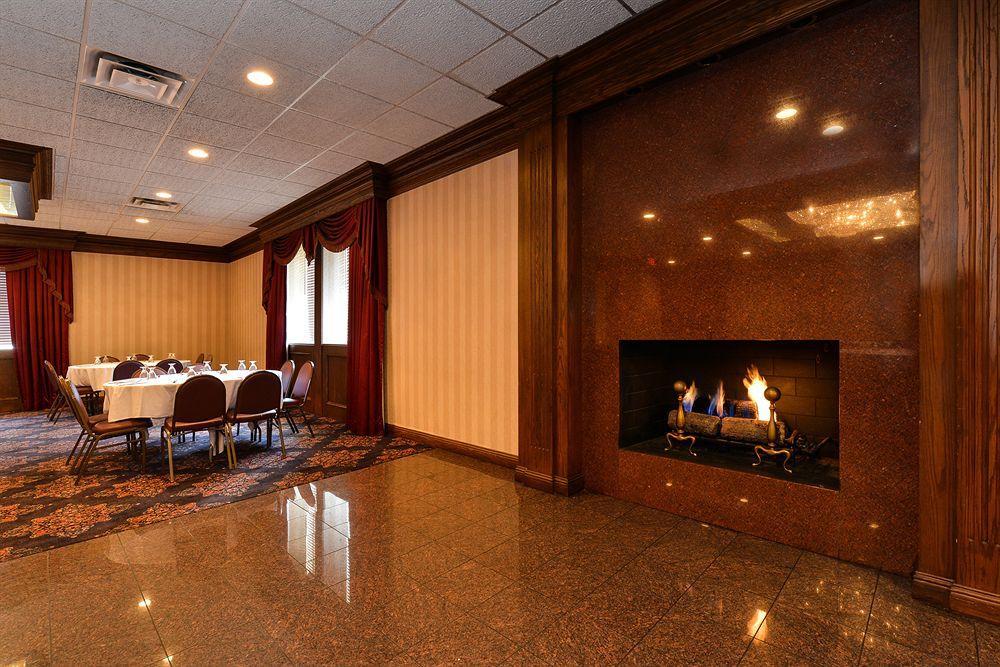 Days Inn & Suites By Wyndham Roseville/Detroit Area Exteriör bild