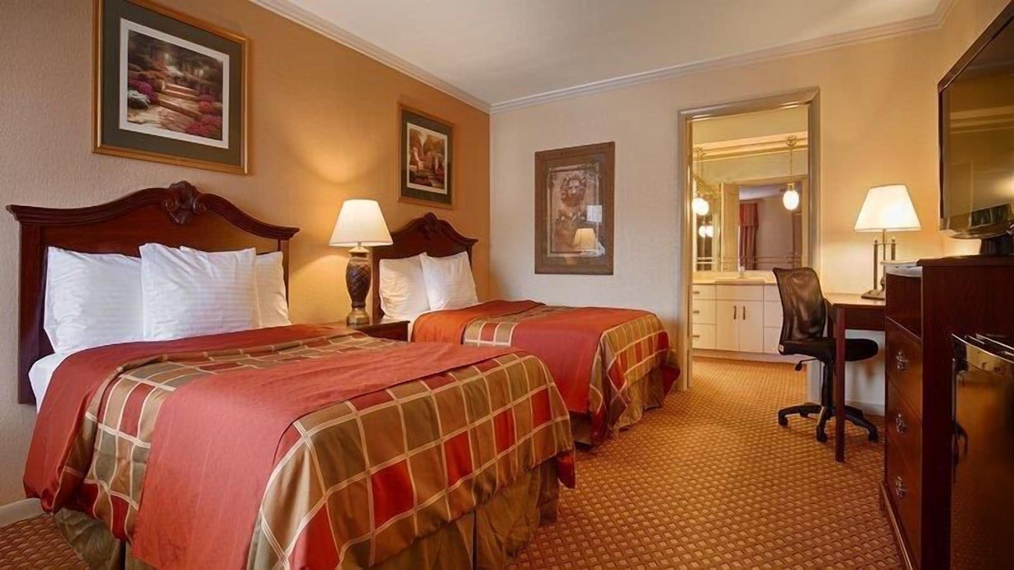 Days Inn & Suites By Wyndham Roseville/Detroit Area Exteriör bild