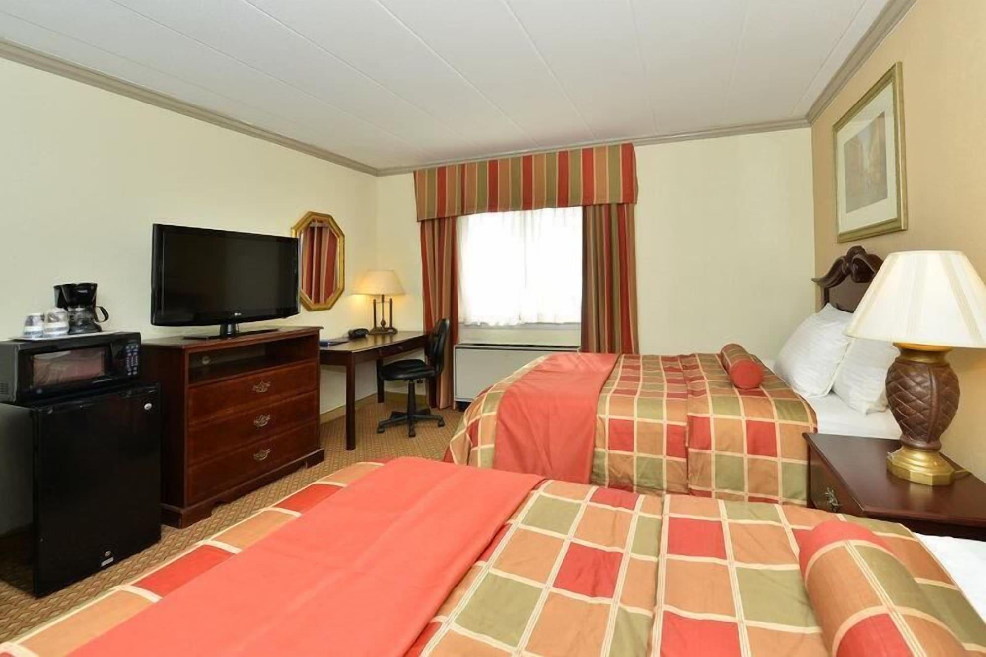 Days Inn & Suites By Wyndham Roseville/Detroit Area Exteriör bild