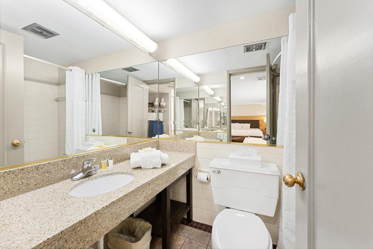 Days Inn & Suites By Wyndham Roseville/Detroit Area Exteriör bild