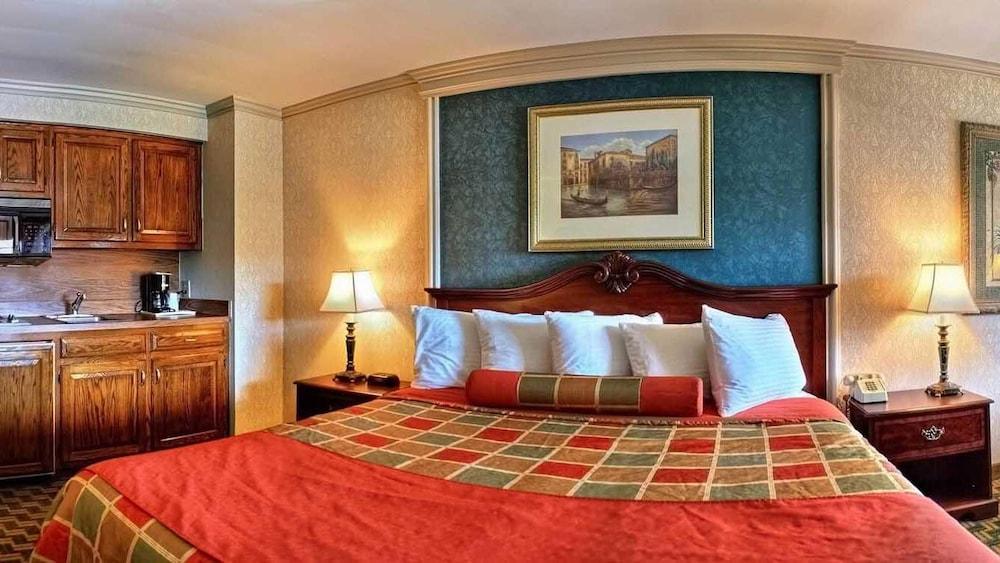 Days Inn & Suites By Wyndham Roseville/Detroit Area Exteriör bild