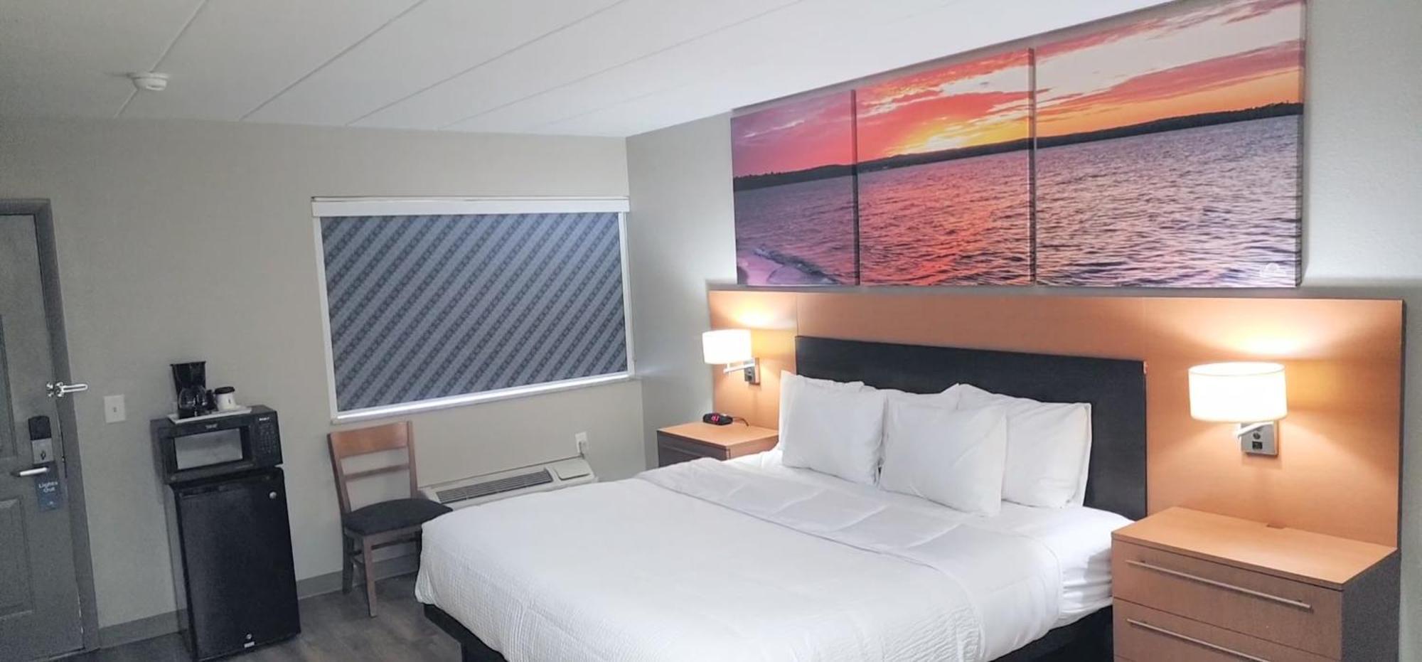 Days Inn & Suites By Wyndham Roseville/Detroit Area Exteriör bild