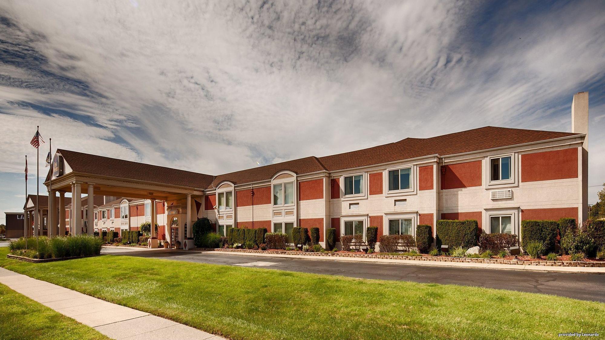 Days Inn & Suites By Wyndham Roseville/Detroit Area Exteriör bild