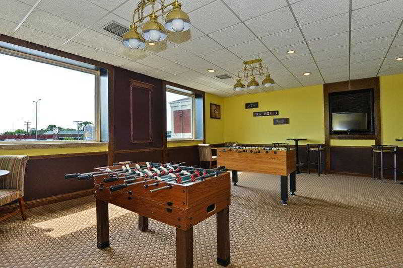 Days Inn & Suites By Wyndham Roseville/Detroit Area Exteriör bild
