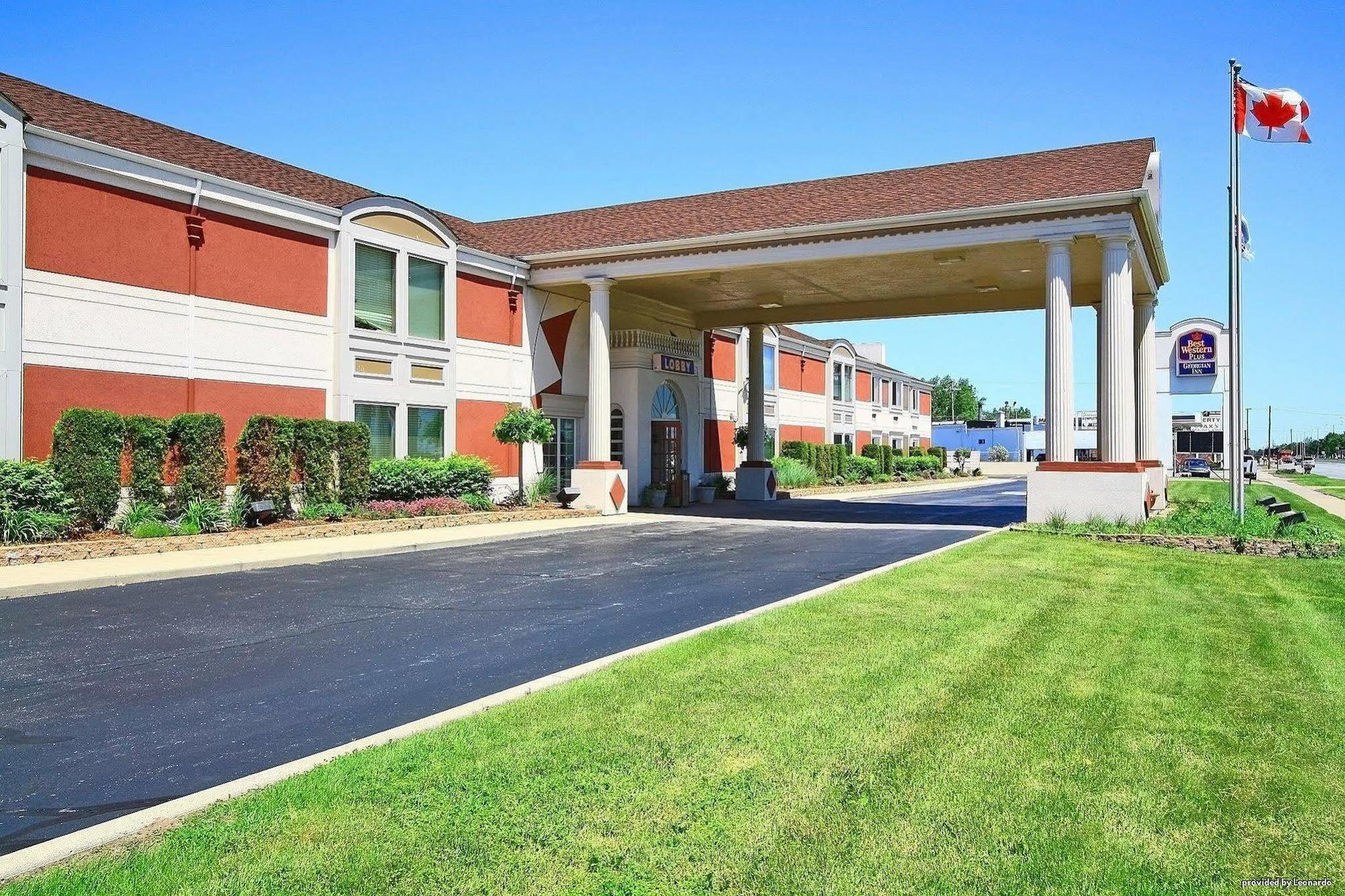 Days Inn & Suites By Wyndham Roseville/Detroit Area Exteriör bild