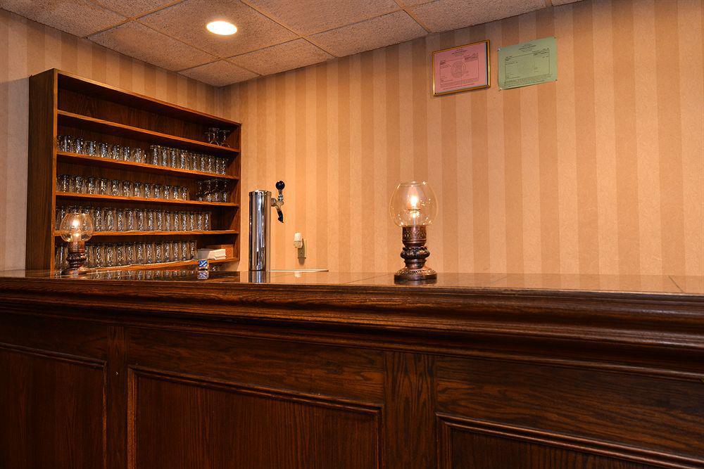 Days Inn & Suites By Wyndham Roseville/Detroit Area Exteriör bild