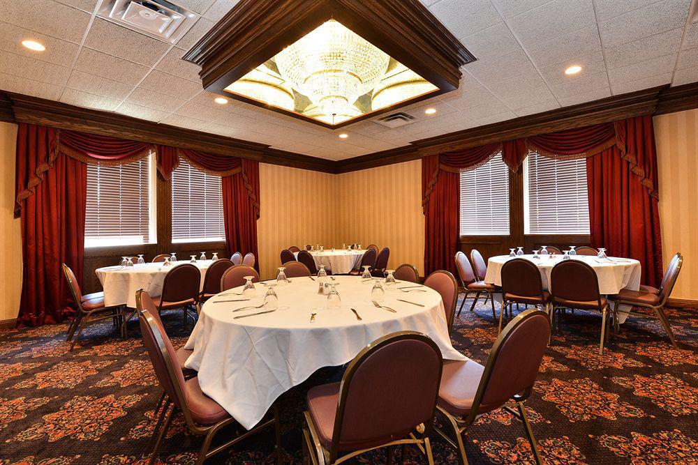 Days Inn & Suites By Wyndham Roseville/Detroit Area Exteriör bild