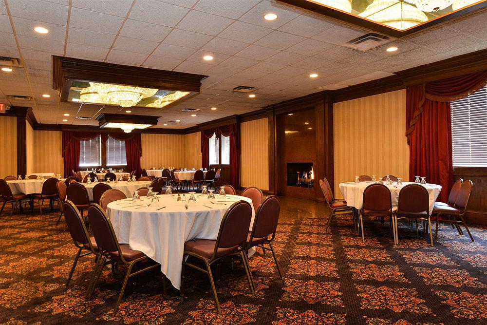 Days Inn & Suites By Wyndham Roseville/Detroit Area Exteriör bild