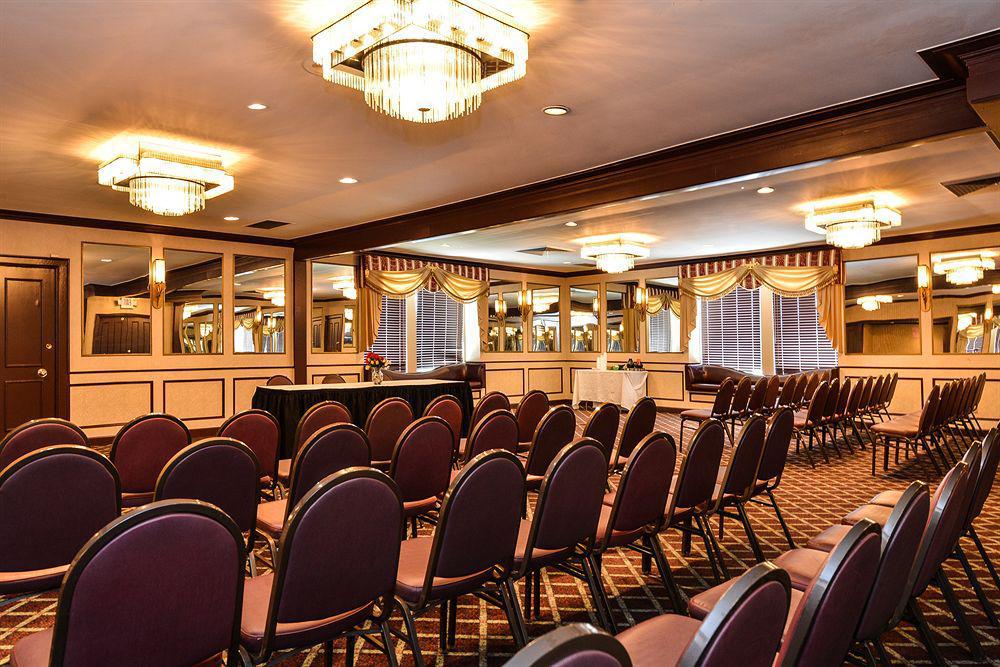 Days Inn & Suites By Wyndham Roseville/Detroit Area Exteriör bild